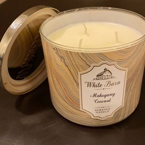 White Barn - Mahogany Coconut Scented Candle